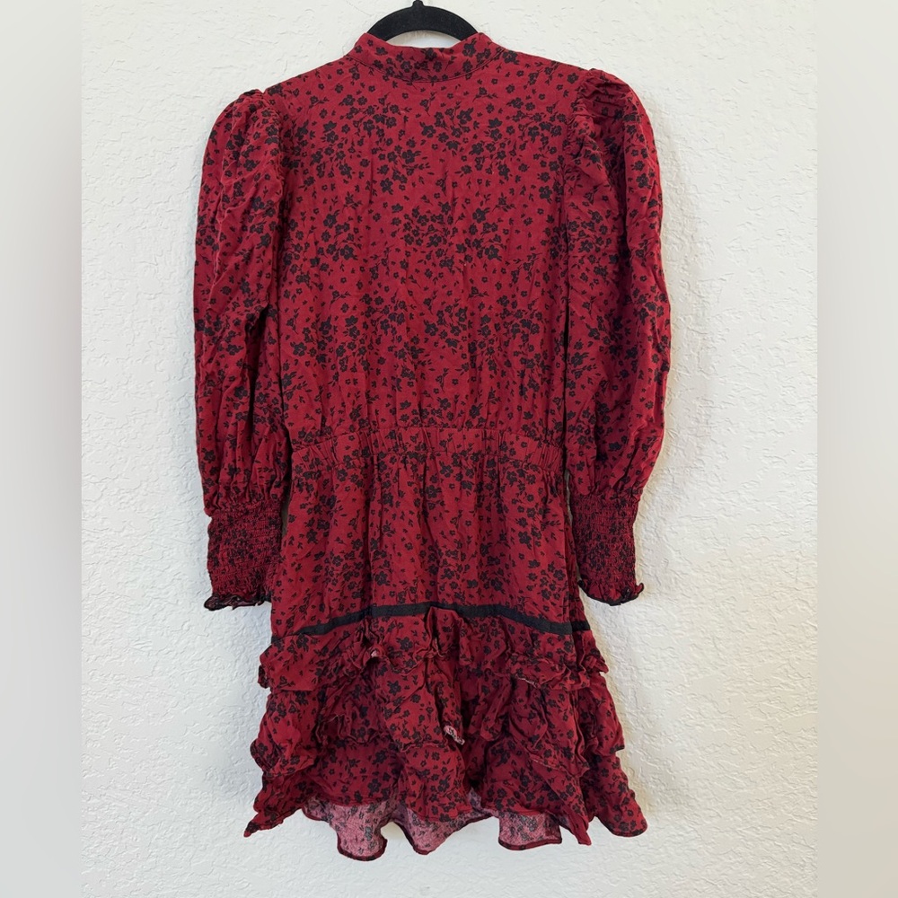 Red floral print long sleeve ruffle bottom bread with button up back Small